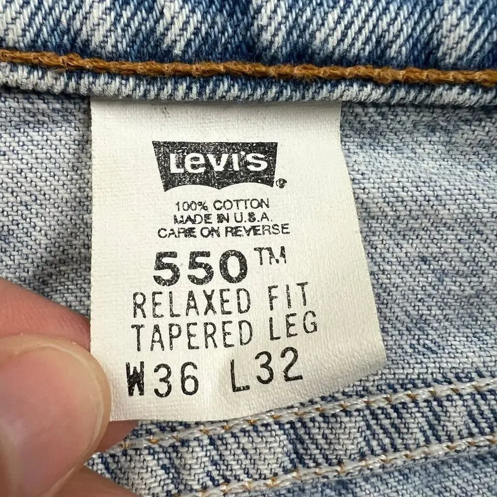 Levi’s vintage 550 Relaxed Tapered Leg light wash blue jeans men’s size 34x31